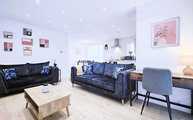 Shaw Heath Cottage - Charming Holiday Home In The Heart Of Stockport